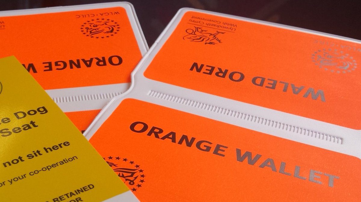 Great new tool to help people communicate on public transport – The Orange Wallet.