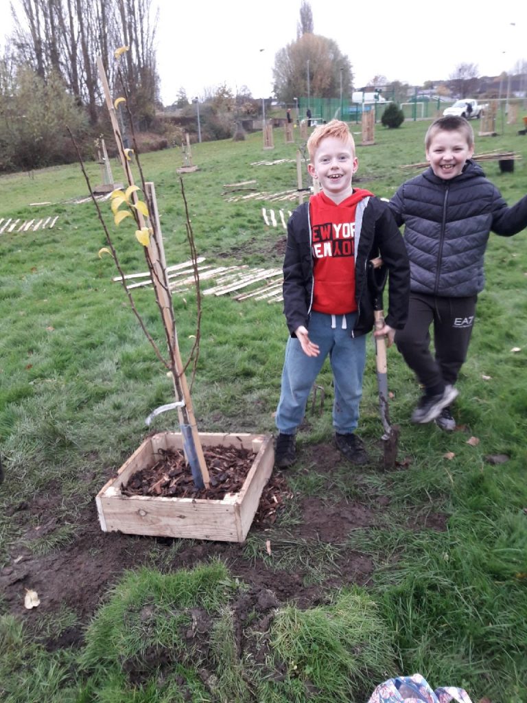 Gwenfro pupils plant an orchard! - news.wrexham.gov.uk
