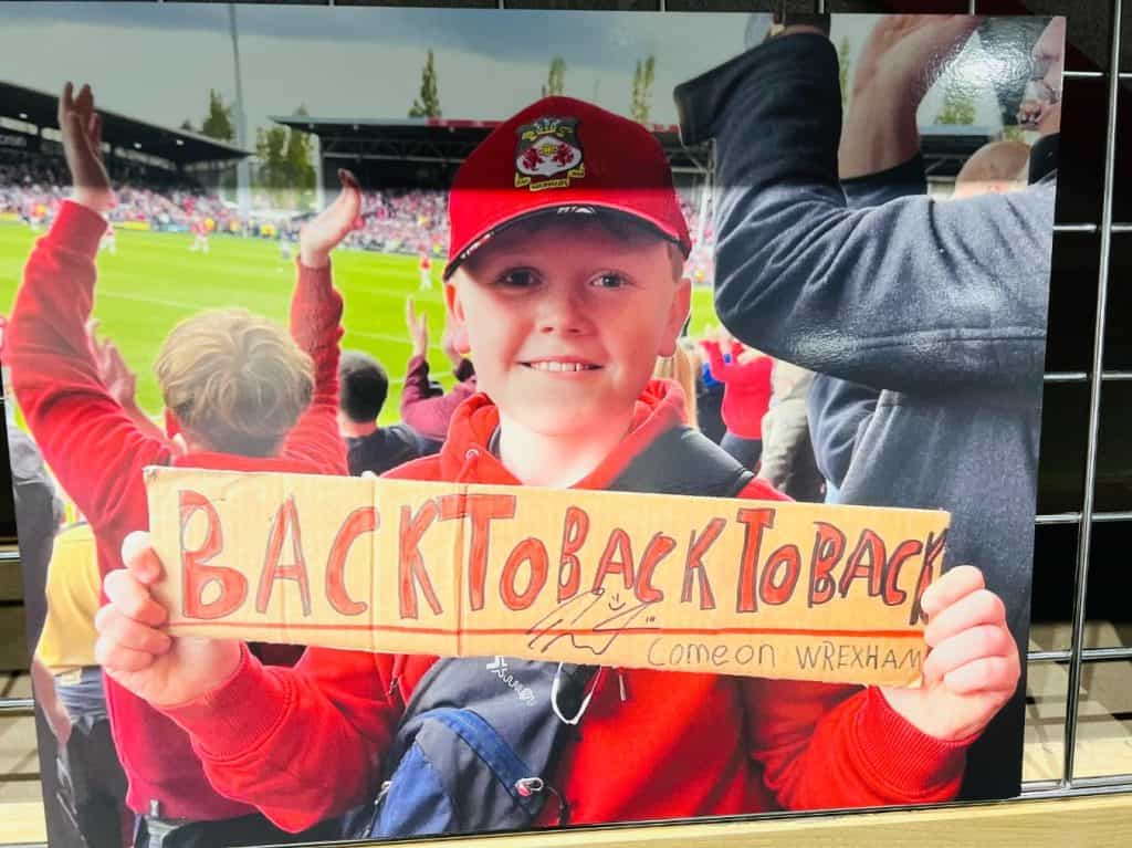 Sefydliad Clwb Pêl-droed Wrecsam yn lansio arddangosfa newydd yn Tŷ Pawb