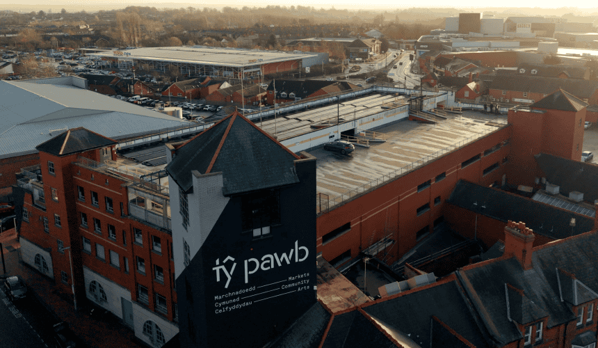 Tŷ Pawb powers into the future as new solar panels go live