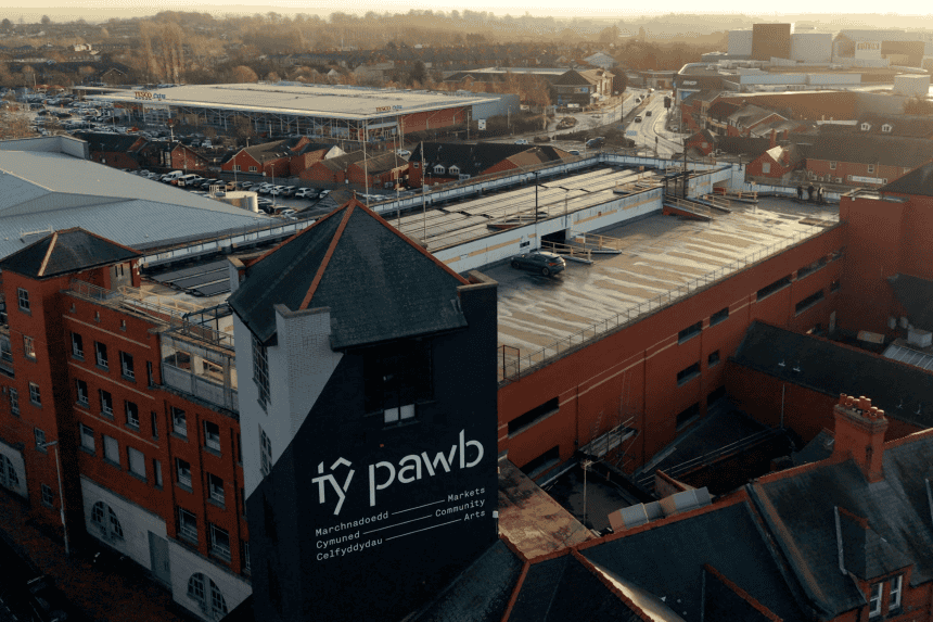 Tŷ Pawb powers into the future as new solar panels go live
