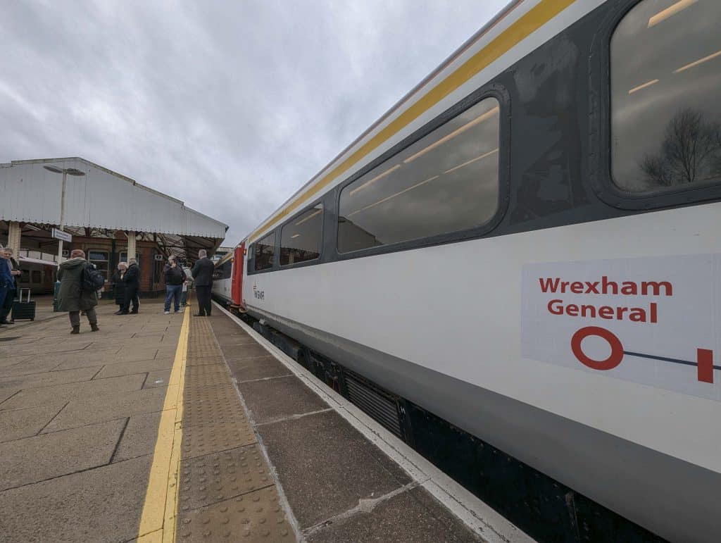 Dangos eich cefnogaeth ar gyfer gwasanaeth rheilffordd newydd i Wrecsam