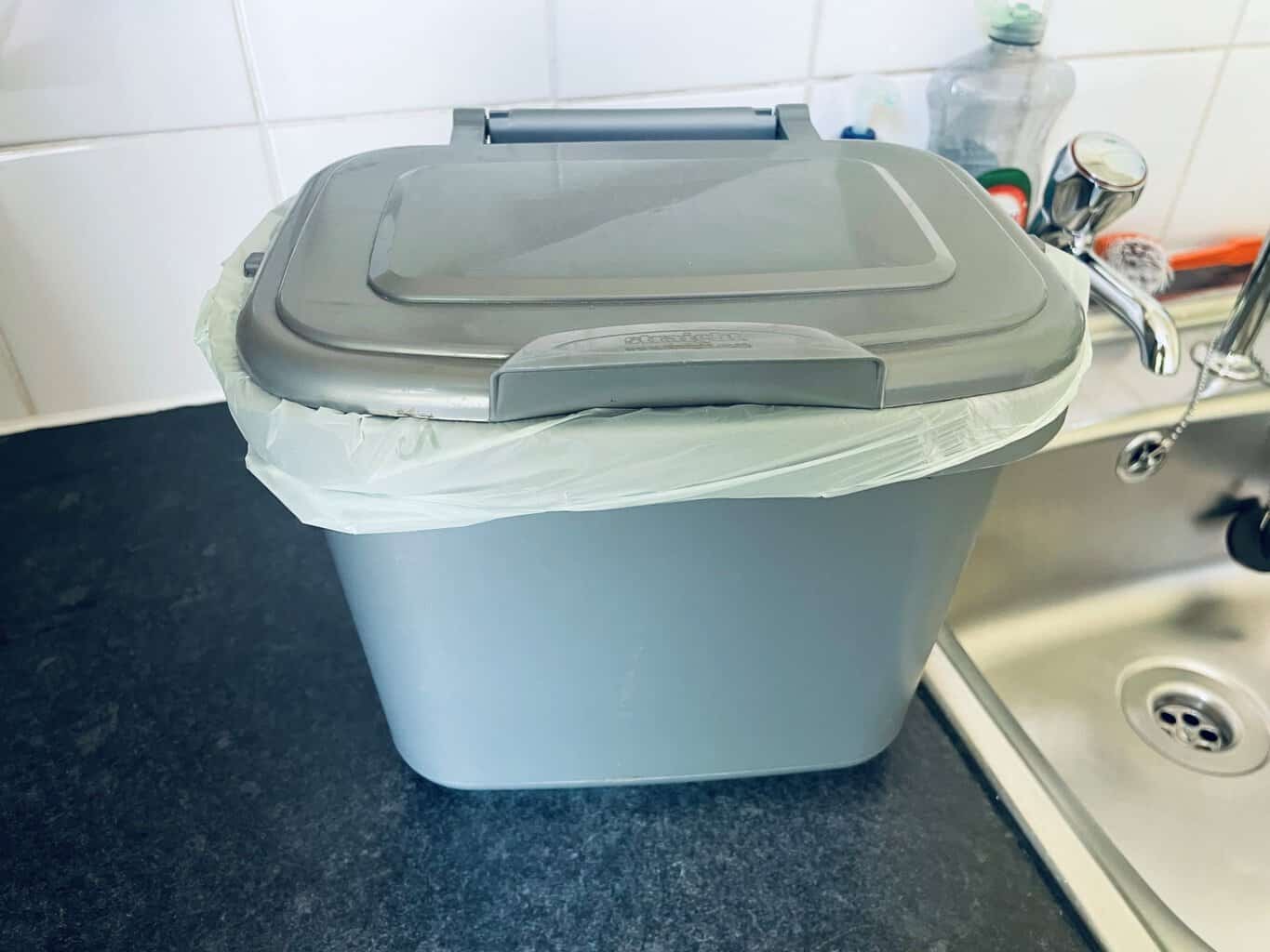 Food caddy in kitchen - keep caddy fresh in warm weather