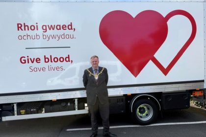 Mayor at the Welsh Blood Service donation clinic