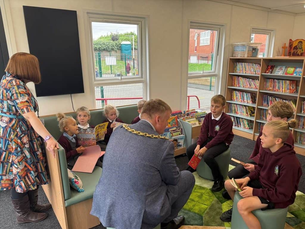 The Mayor with the pupils in their new library